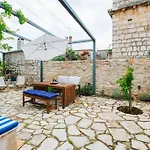 Dom wakacyjny Mala House - Solta Island *