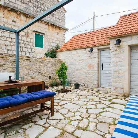 Casa de Férias Mala House - Solta Island Grohote