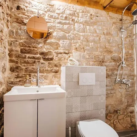 Mala House - Solta Island Tatil Evi Grohote