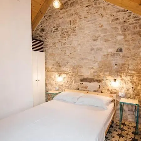 Mala House - Solta Island Tatil Evi Grohote