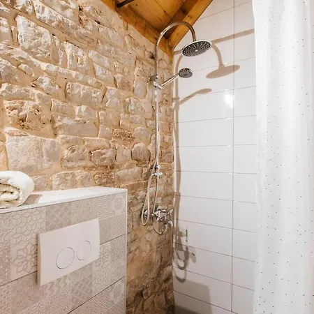 Mala House - Solta Island Tatil Evi Grohote